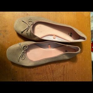 Beige/tan, size 6 H&M flats